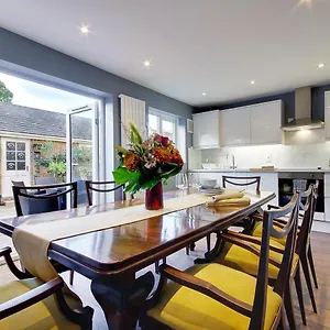 Holiday home 14 Oxford Mews - 5 Star Living For Up To 10 People, Southampton