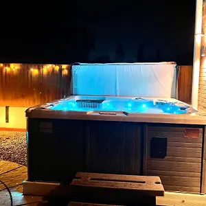 Homestay Stunning 1 Bedroom And Double Sofa Bed Near Train Station, Southampton